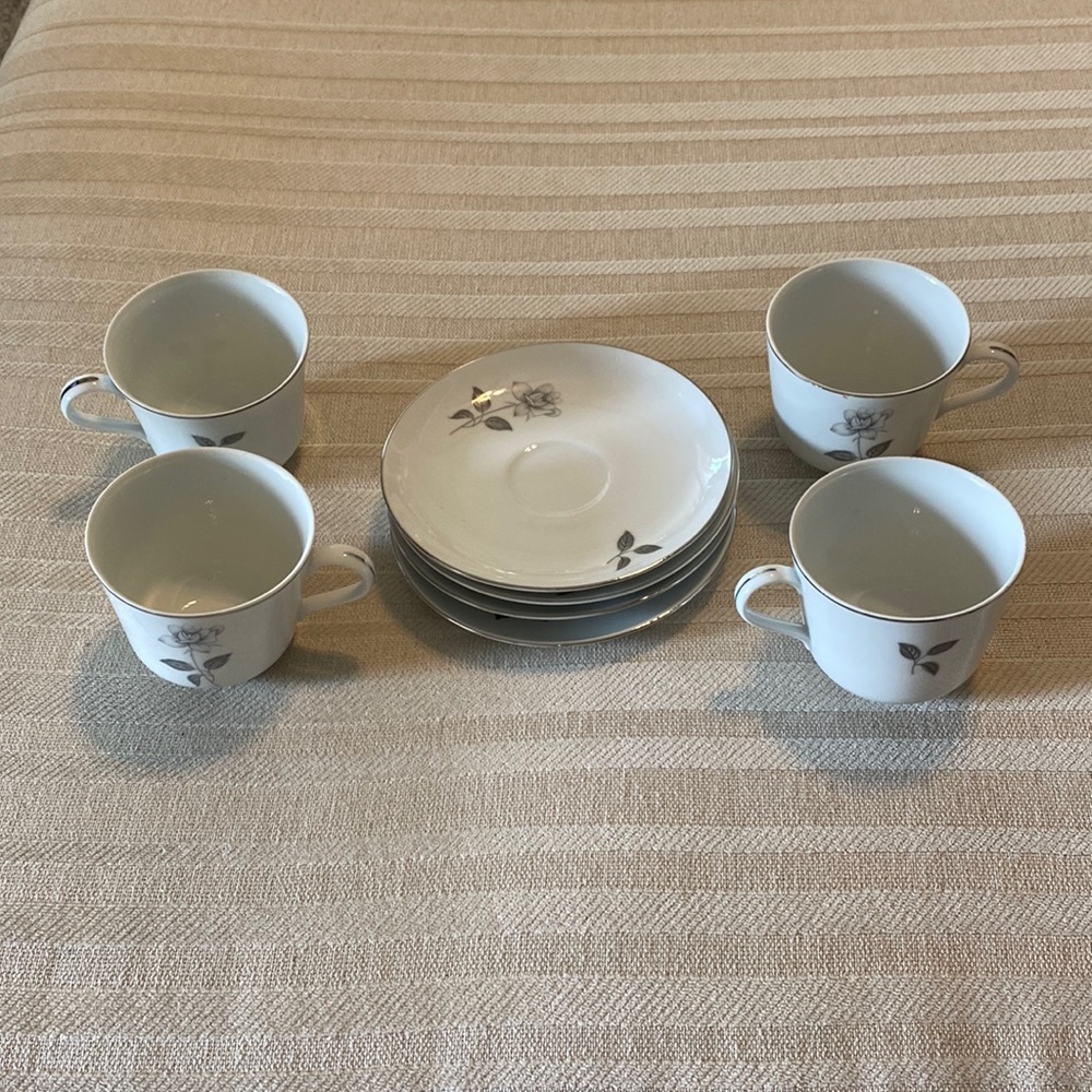 (4) Queens Royal China Cup & Saucer Sets!